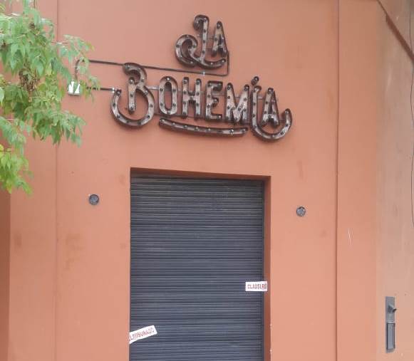 Dando cumplimiento a la resolución del expediente 09/19, inspectores de Tránsito y Control Urbano procedieron a la clausura preventiva del local comercial denominado “La Bohemia”, ubicado en la esquina de Libertad y Defensa.