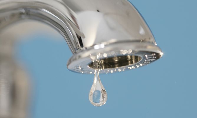La Municipalidad de Salto informó a la comunidad que a consecuencia del corte en el suministro de energía eléctrica que afecta a diferentes zonas de nuestra ciudad, se encuentran provisoriamente fuera de servicio 15 perforaciones que integran la red domiciliaria de distribución de agua potable.