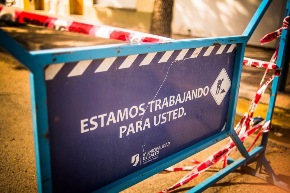 La Dirección de Servicios Sanitarios y Desagües Pluviales informó a la comunidad que este jueves 13 de septiembre se están desarrollando tareas de reparación de forma simultánea en tres puntos de la red general de distribución de agua potable de la ciudad.