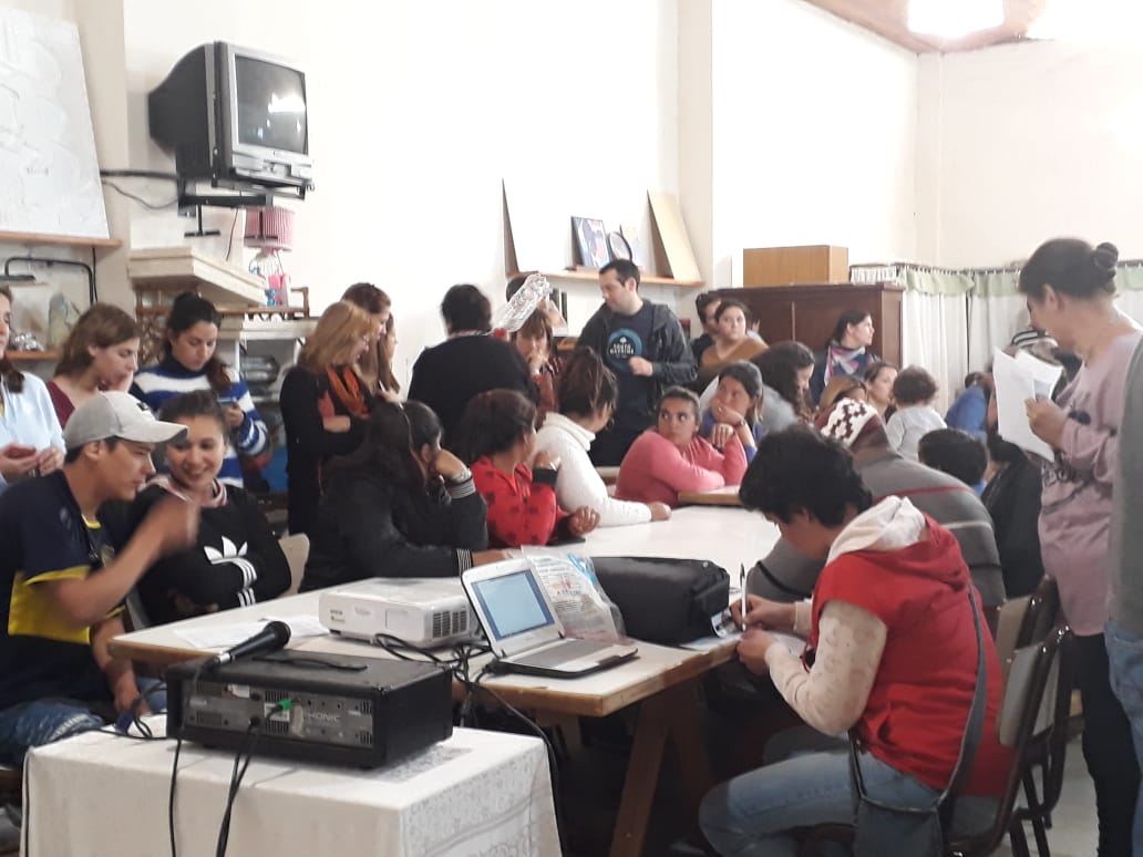 Un muy importante número de 253 familias se registró este jueves 13 de septiembre en las instalaciones del Centro Permanente Hogar Agrícola, espacio donde se entregaron las semillas del Programa Prohuerta que conduce la Dirección de Producción Municipal junto a la agencia de extensión de INTA Chacabuco.