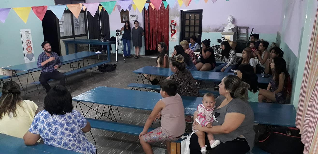 A través de un trabajo conjunto entre la Oficina de Políticas de Género, perteneciente al Polo de la Niñez, la Familia y la Mediación y las Sociedades de Fomento barriales continuarán las charlas-talleres sobre prevención de violencia de género que se iniciaron en el pasado mes de marzo.