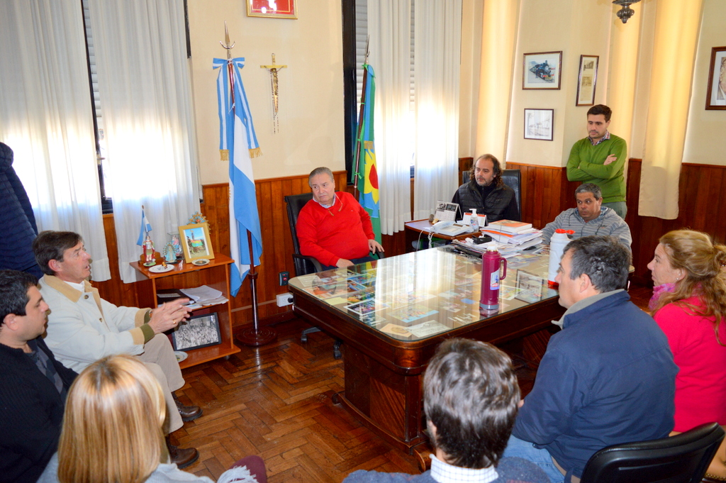 El intendente de Salto, Ricardo Alessandro, recibió en la mañana de este miércoles 22 de agosto a representantes de dos de las entidades del agro asentadas en nuestra ciudad, precisamente la filial local de la Federación Agraria Argentina y la Asociación de Productores Agropecuarios de Salto.