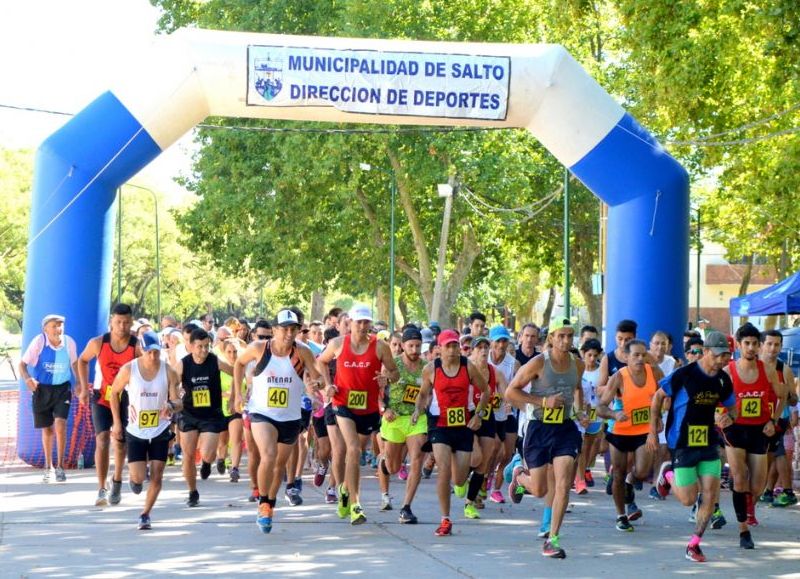La Dirección de Deportes informó que durante el día jueves 10 y viernes 11 y sábado 12 en el horario de 9 a 12 horas, se hará entrega del kit a todo aquel inscripto en la carrera “Luís Lagoa”, a realizarse el próximo domingo 13.