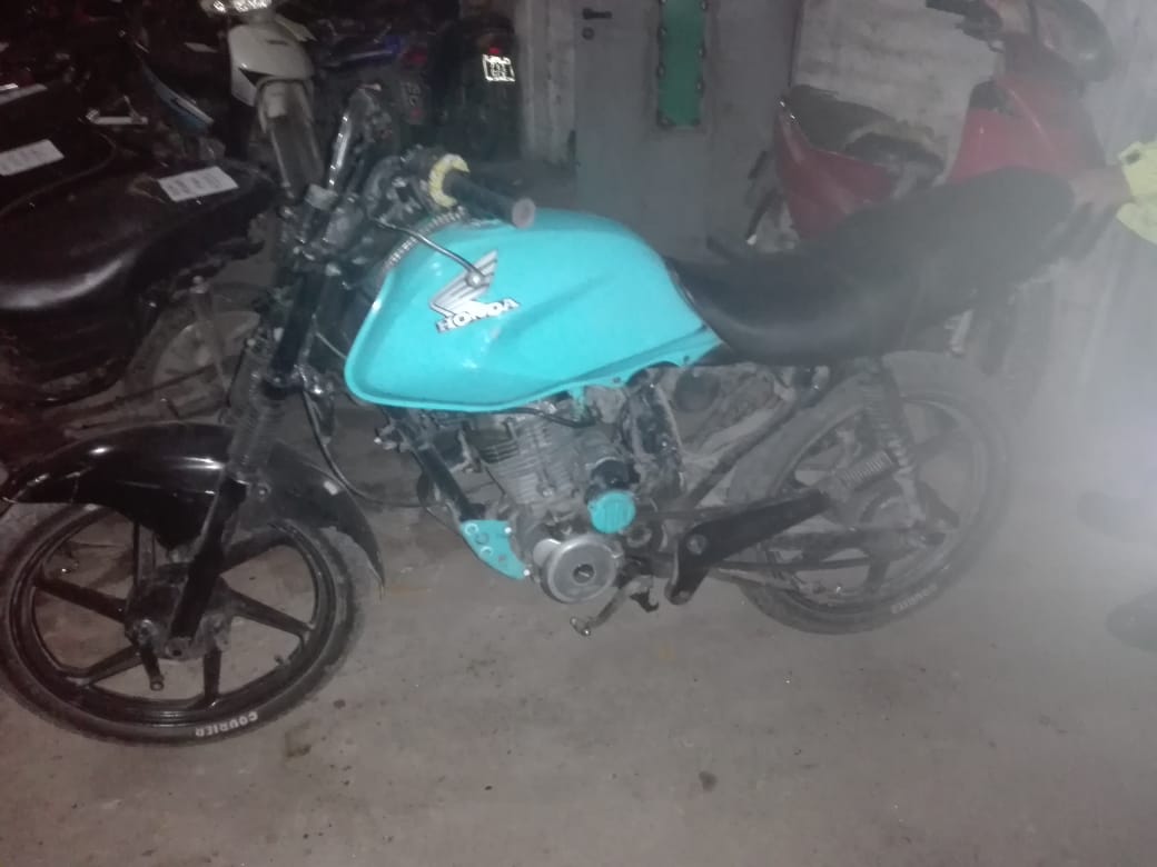 En la tarde del viernes 7 de septiembre, desde Control Urbano se informó a la Policía que varias motos de distintas cilindradas circulaban por la ciudad ocasionando desorden, ya sea con movimientos sinuosos como también por las irregularidades de funcionamiento, es decir, con escapes no originales y otras formas que usan los conductores para alterar el orden.