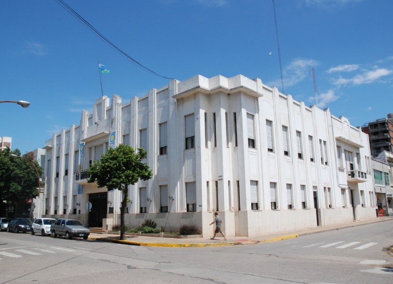 La Municipalidad de Salto informó que los trabajadores municipales tendrán un bono navideño de 5 mil pesos.