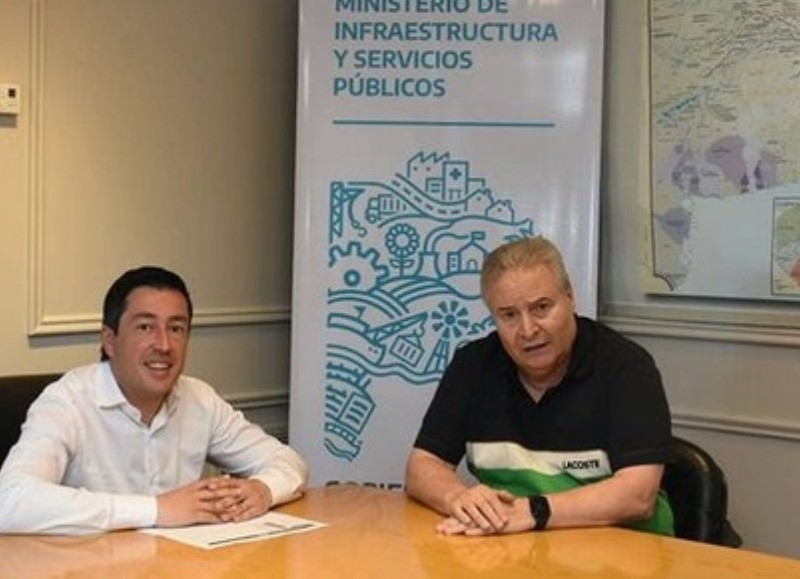 Este lunes por la tarde el Intendente municipal Ricardo Alessandro mantuvo una reunión con el ministro de Infraestructura y Servicios Públicos de la provincia, Leo Nardini.