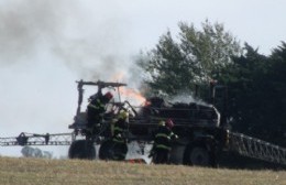 Máquina fumigadora fue devorada por las llamas