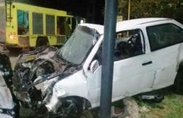 En un violento accidente entre dos autos en La Plata, murió un joven de Salto