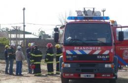 CES imparte talleres sobre el sistema eléctrico al cuerpo de bomberos de Salto