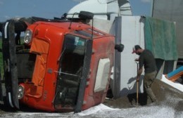 Volcó camión en la Ruta 31: el conductor debió ser trasladado al hospital