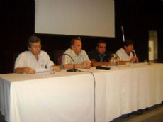 Orlando Costa, Gustavo Vignali, Diego Rodrigo y Jes�s Porr�a integraron la �ltima mesa del c�nclave.