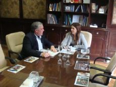 El intendente de Salto junto a Soledad Peralta.