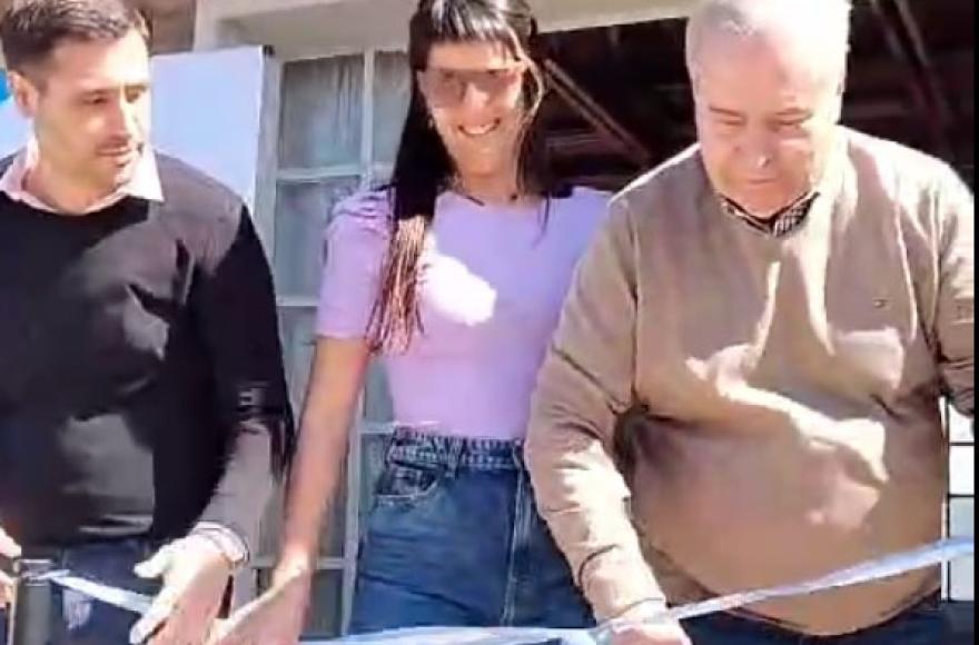 El tradicional corte de cintas.