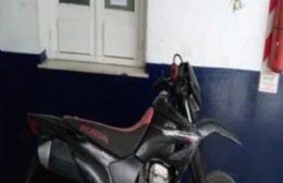 Circulaba en una moto robada y fue interceptado por la policía