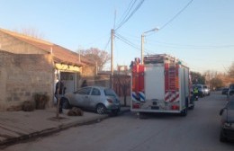 Los bomberos extinguieron el fuego de un cielorraso