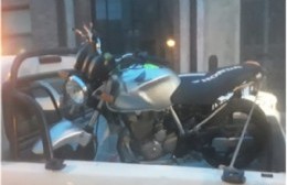 Aprehenden a un motociclista que intentó huir de un control vehicular
