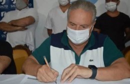 Alessandro firmó un nuevo aumento salarial para municipales