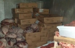 Los vecinos denunciaron, cayó la policía y secuestraron más de 100 kilos de carne en mal estado