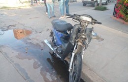 Chocaron moto y un auto en Piedras y Latrubesse