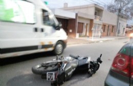 Frenó "de golpe" y provocó un accidente