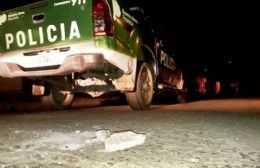 A piedrazos atacaron un móvil policial