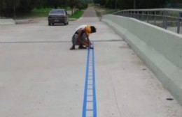 Se realiza una bicisenda en el puente Valentín Vergara