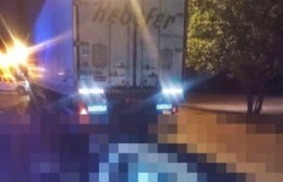 Fatídico inicio de semana en Salto: murió un motociclista tras impactar contra un camión