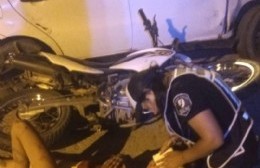 Una motociclista chocó contra un remis