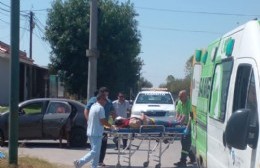 Colisionaron auto y moto: una mujer resultó herida