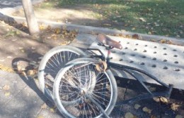 Se le quebró la horquilla de la bicicleta y resultó herido